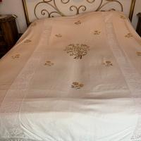 Coperta matrimoniale di lino tutta ricamata a mano