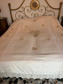 Coperta matrimoniale di lino tutta ricamata a mano