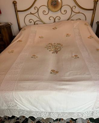 Coperta matrimoniale di lino ricamata a mano