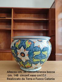 Grande vaso dipinto a mano in terracotta