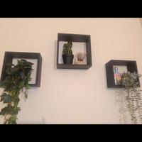 3 cubi Ikea con piante finte ornamentali 