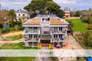 Appartamento di 220 m² con più di 5 locali a Forme
