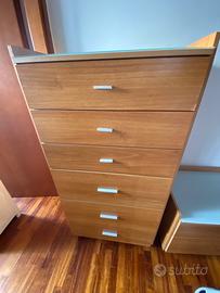 Mobile con cassetti in buono stato