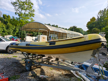 Gommone con motore + carrello