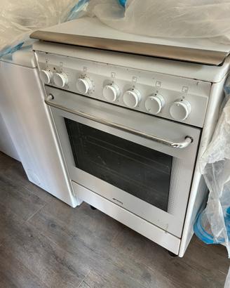 Cucina a gas Smeg con forno elettrico