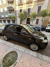Lancia y