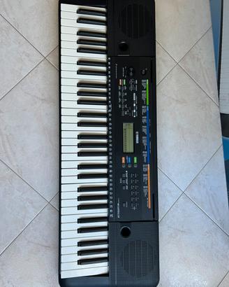 Tastiera portatile Yamaha PSR-E253