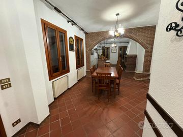 Bifamiliare arredata in centro a Fossò € 950/m