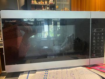 Forno microonde Sharp YC-MG51ES da 25 litri