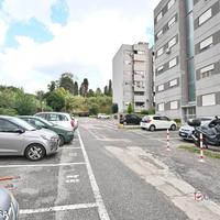 Zafferia, luminoso trivani con posto auto e