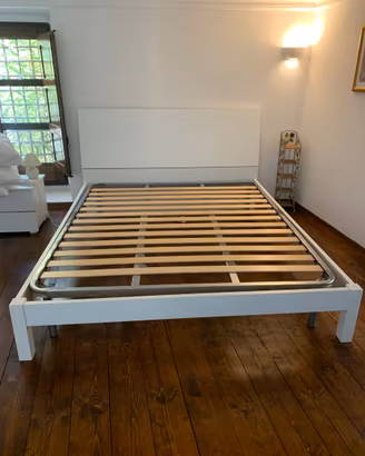 Letto matrimoniale con materasso e topper