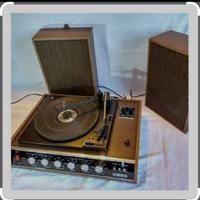 Giradischi amplificato in vinile
