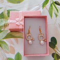 Orecchini Gatto con Perla Pendenti – Eleganti 