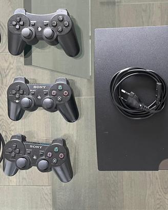PlayStation 3 con 3 controller e 32 giochi