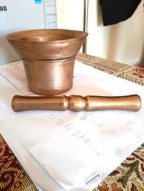 Mortaio e pestello in BRONZO .