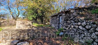 Terreno con rustico a Castiglione di Sicilia
