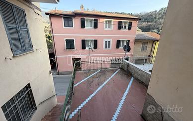 2 LOCALI DA PERSONALIZZARE CON TERRAZZO