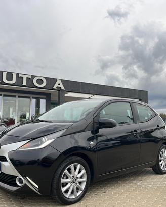 TOYOTA Aygo 1.0 VVT-i 69 CV 5p. x-cool