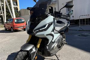 Xadv 750