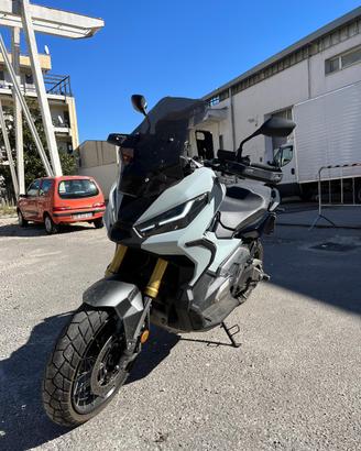 Xadv 750