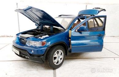 modellini in scala 1/18 Burago solido