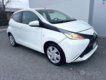 Toyota Aygo 1.0 VVT-i 69 CV 5 porte x-play