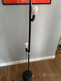 Lampada IKEA da terra senza rivestimento