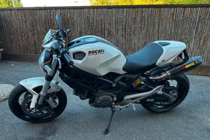 Ducati Monster 696 naked