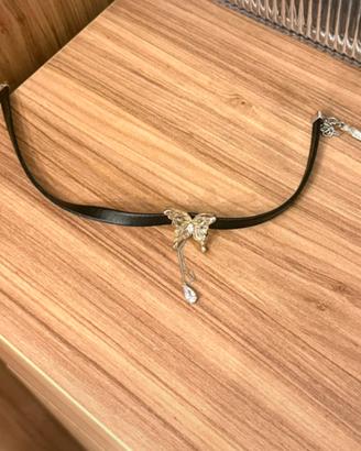 Choker pelle nero farfalla con catena e cristallo