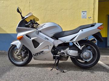 Honda VFR 800 F I  (RC 46)