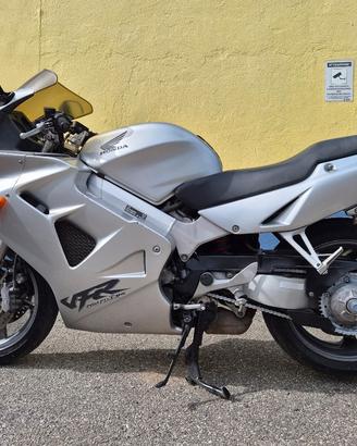 Honda VFR 800 F I  (RC 46)