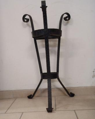 Portavaso a colonna in ferro battuto
