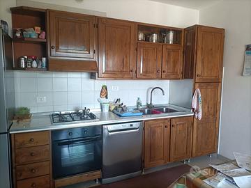 Cucina in legno massello di castagno