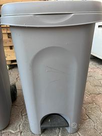 2 bidoni per sporco o altro