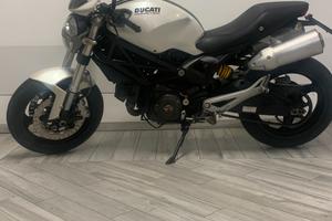Ducati Monster 696