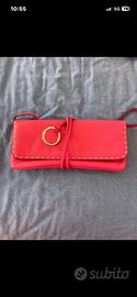 Elegante pochette BCBGMAXAZRIA