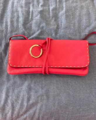 Elegante pochette BCBGMAXAZRIA