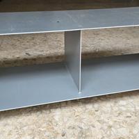 Mobiletto in ferro verniciato argento con ruote