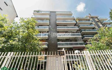 MONOLOCALE ULTIMO PIANO CON DUE BALCONI!