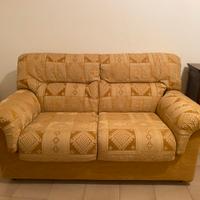 Divano due posti in tessuto ottim stato