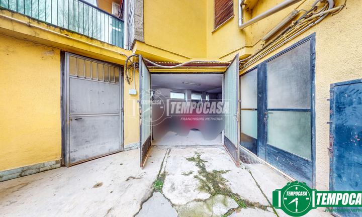 AMPIO SPAZIO PER LE TUE ESIGENZE: MAGAZZINO/GARAGE