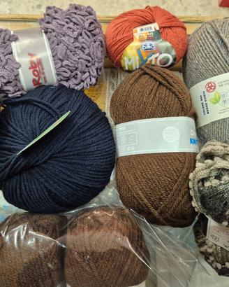 Stock lana 50 gomitoli circa – 30€ in blocco