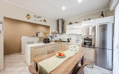 Trilocale completamente ristrutturato al piano ria