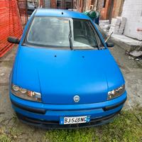 fiat punto con impianto subwoofer sportiva