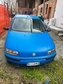 fiat punto con impanto subwoofer sportiva