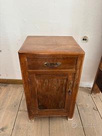 Comodino in legno vintage