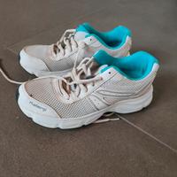 scarpe running Kalenji bianche e azzurre