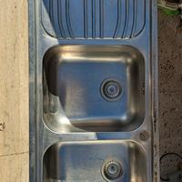 lavandino cucina completo di rubinetto