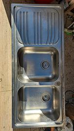 lavandino cucina completo di rubinetto