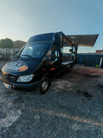 Food truck autonegozio furgone panini